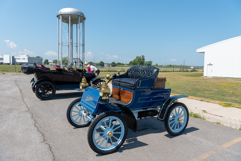 Illustration for article titled Horseless Carriages Visit Our Museum